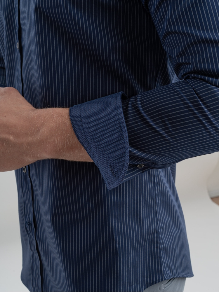 Camicia uomo gessata in tessuto popeline