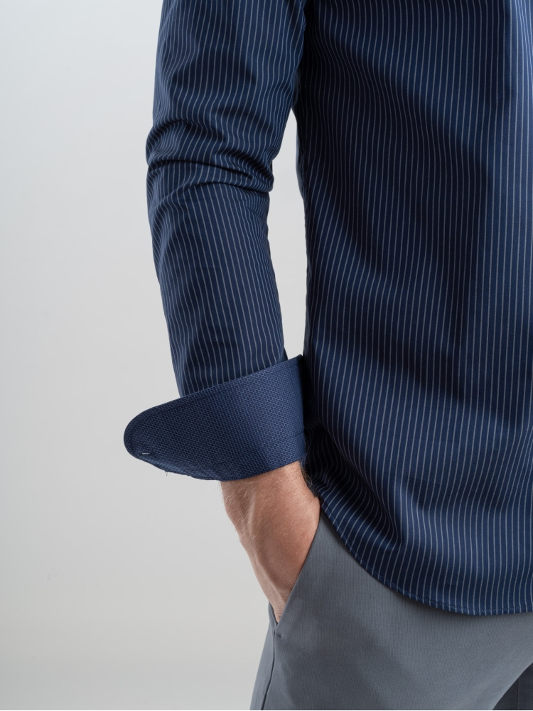 Camicia uomo gessata in tessuto popeline