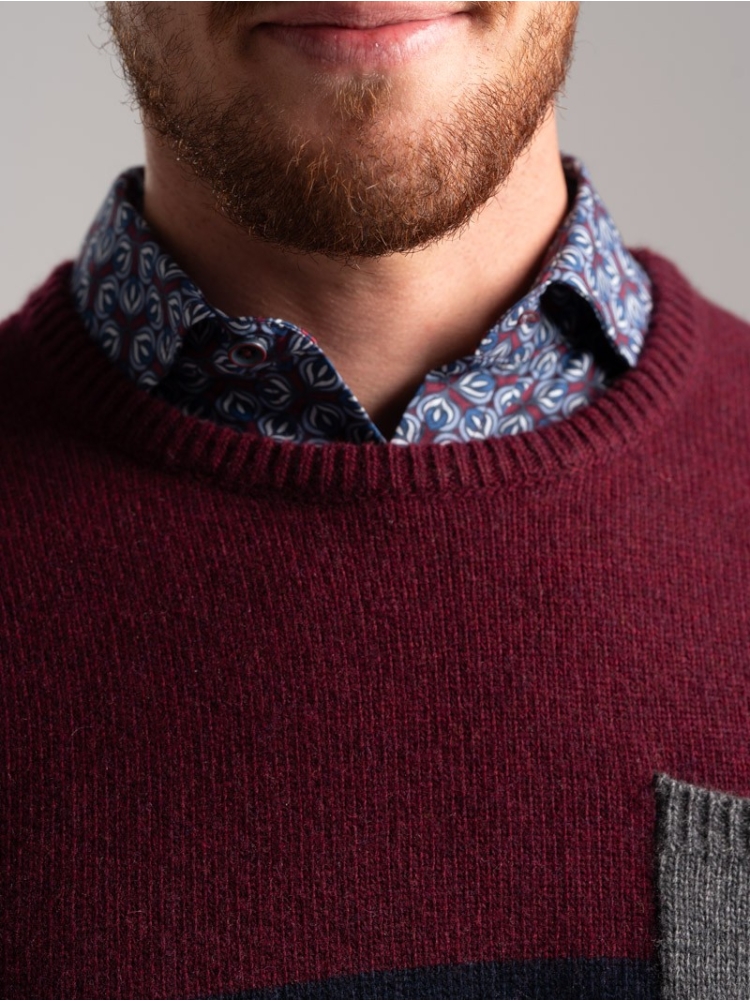 Maglia girocollo uomo misto lana bicolore e taschino a contrasto