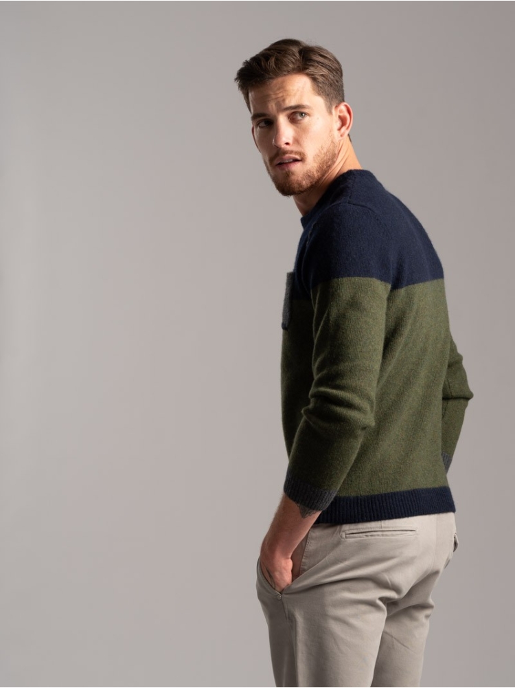 Maglia girocollo uomo misto lana bicolore e taschino a contrasto