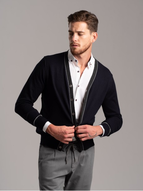Cardigan uomo con abbottonatura a contrasto