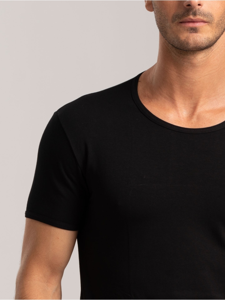 Maglietta girocollo in cotone jersey...