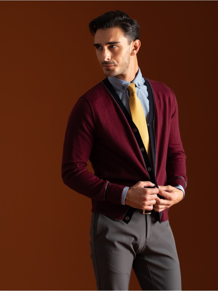 Cardigan uomo con abbottonatura a...