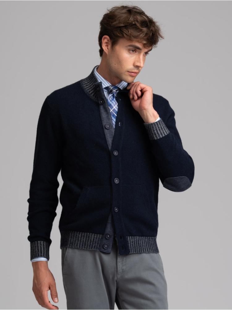 Giubbino uomo in maglia di lana con bottoni e toppe