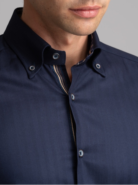 Camicia uomo blu spina di pesce collo button down 2