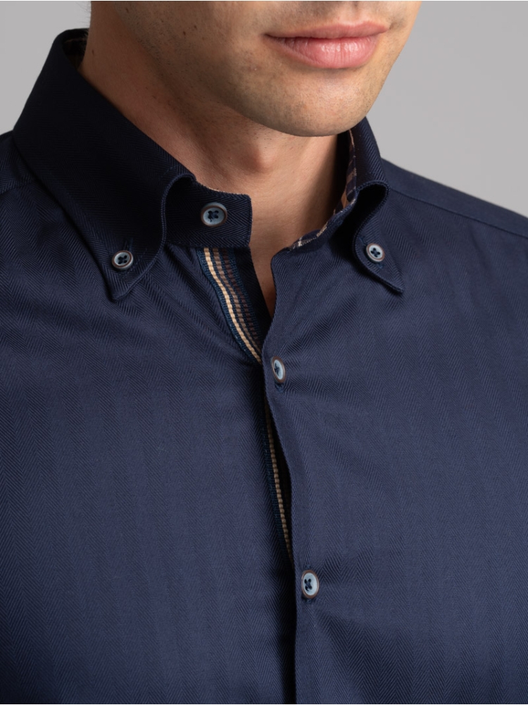 Camicia uomo blu spina di pesce collo button down