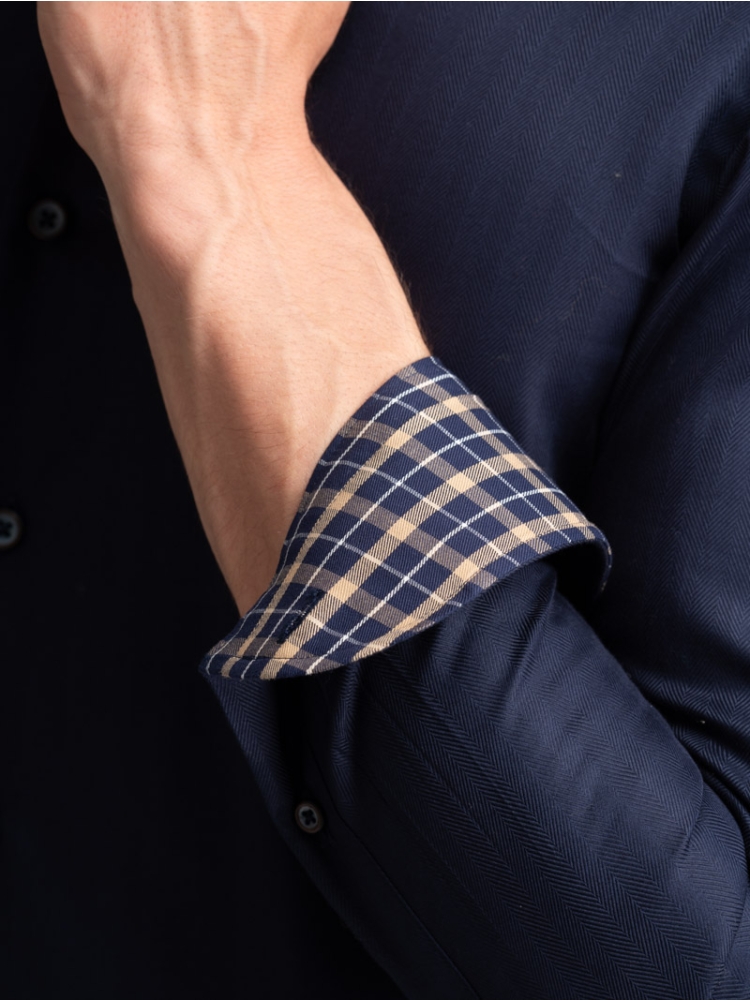 Camicia uomo blu spina di pesce collo button down