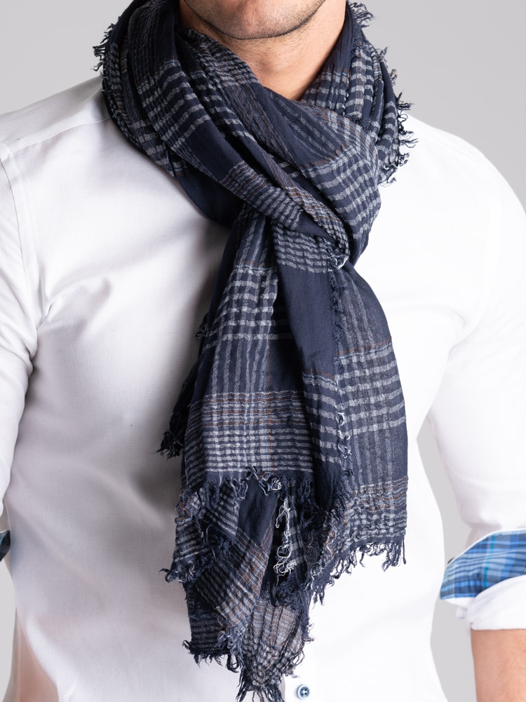 Sciarpa uomo con disegno madras blu e frange