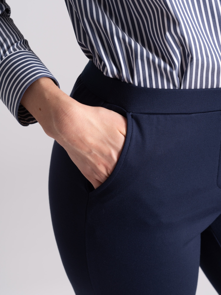 Pantalone donna aderente in Punto Milano