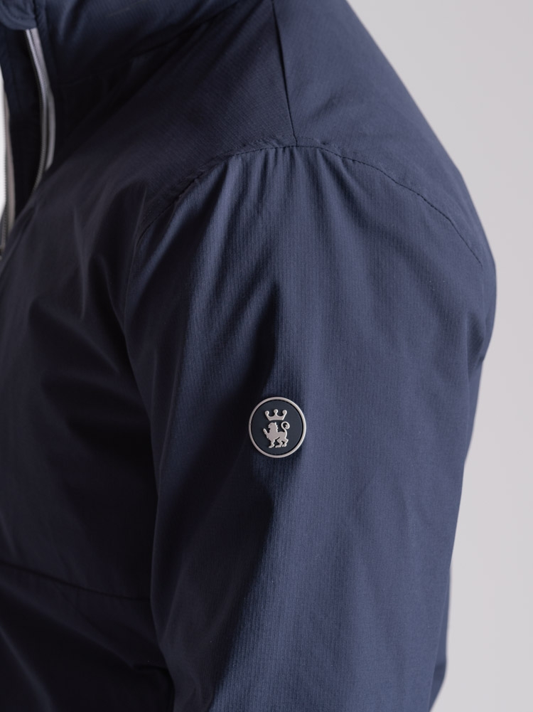 Giubbino uomo sportivo con imbottitura e cappuccio