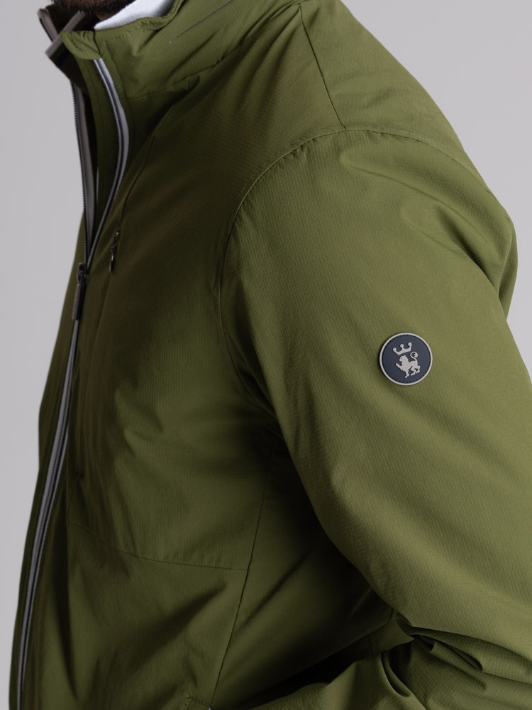 Giubbino uomo sportivo con imbottitura e cappuccio