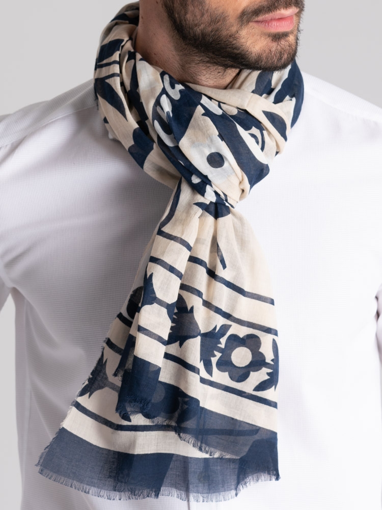 Sciarpa uomo con fantasia maxi fiore sfrangiata