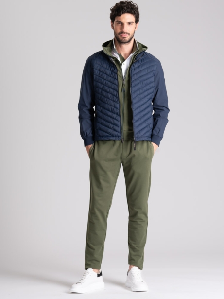 Giubbino uomo sportivo con due tessuti e imbottitura davanti
