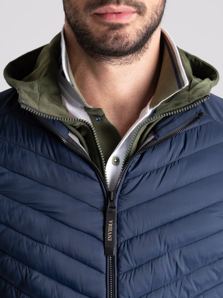 Giubbino uomo sportivo con due tessuti e imbottitura davanti