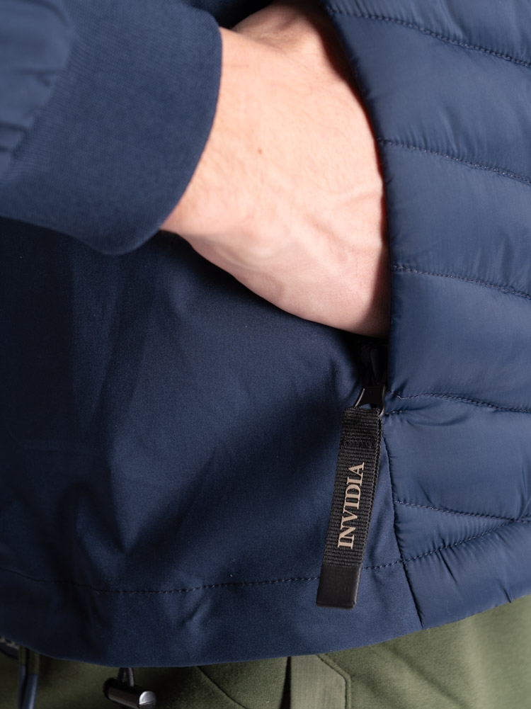 Giubbino uomo sportivo con due tessuti e imbottitura davanti