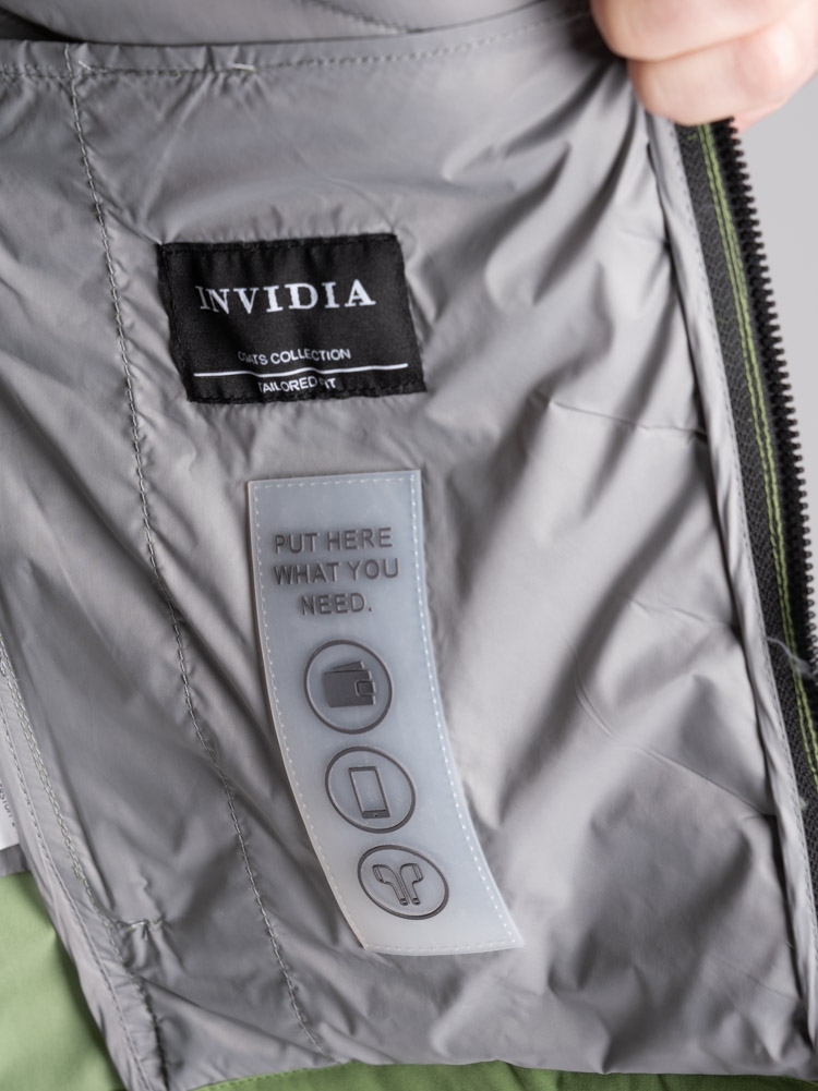 Giubbino uomo sportivo con due tessuti e imbottitura davanti