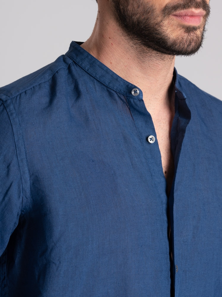 Camicia uomo blu di lino con collo alla coreana