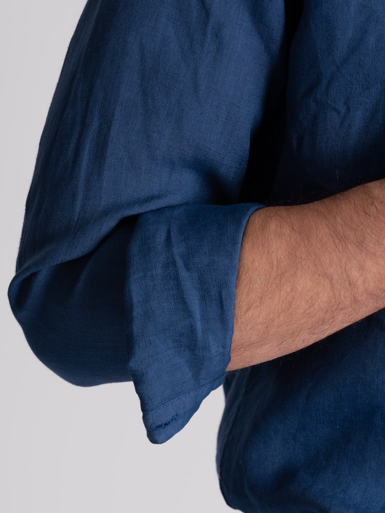 Camicia uomo blu di lino con collo alla coreana