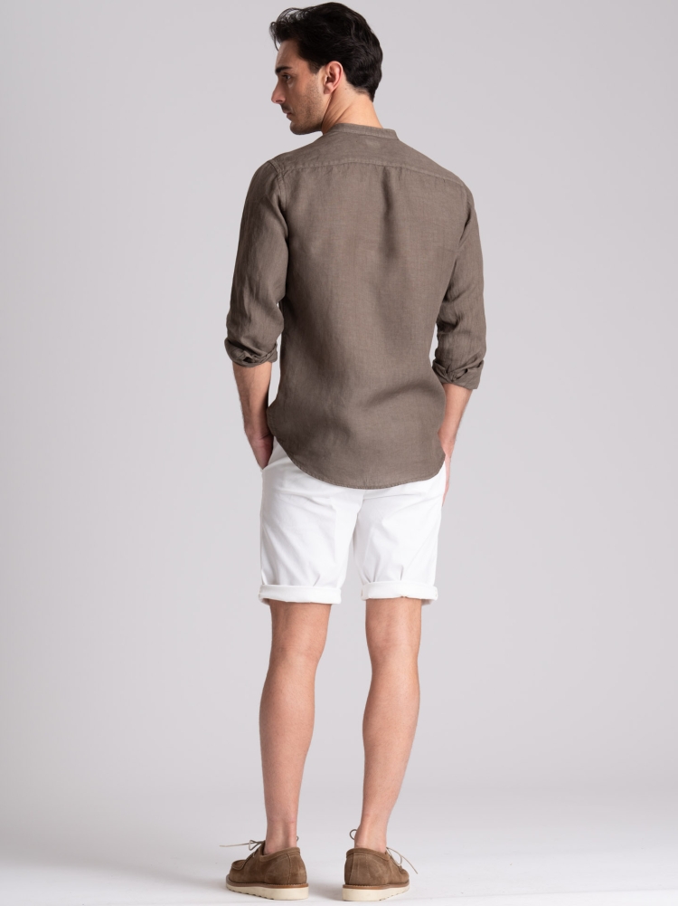 Camicia uomo di lino color fango con collo alla coreana