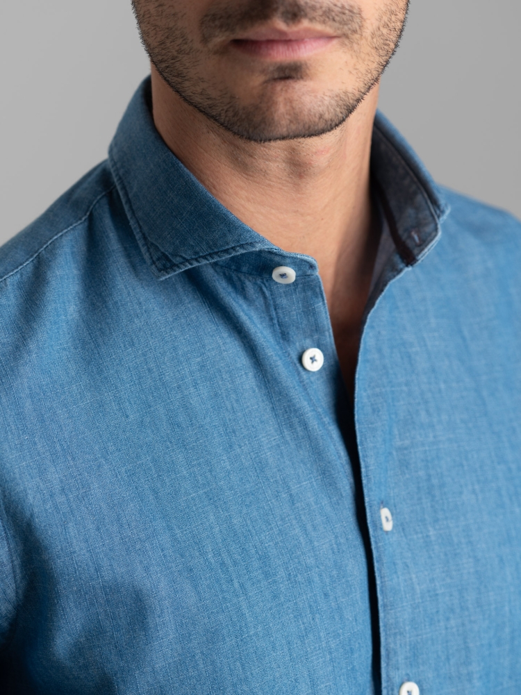 Camicia uomo in denim stone washed con collo semi francese