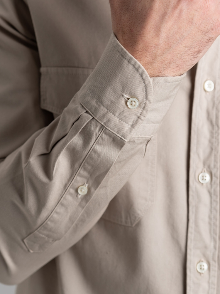 Camicia uomo slim in tessuto twill tinto capo