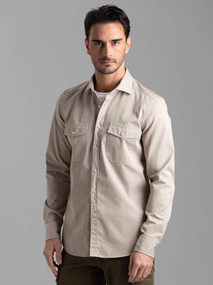 Camicia uomo slim in tessuto twill tinto capo