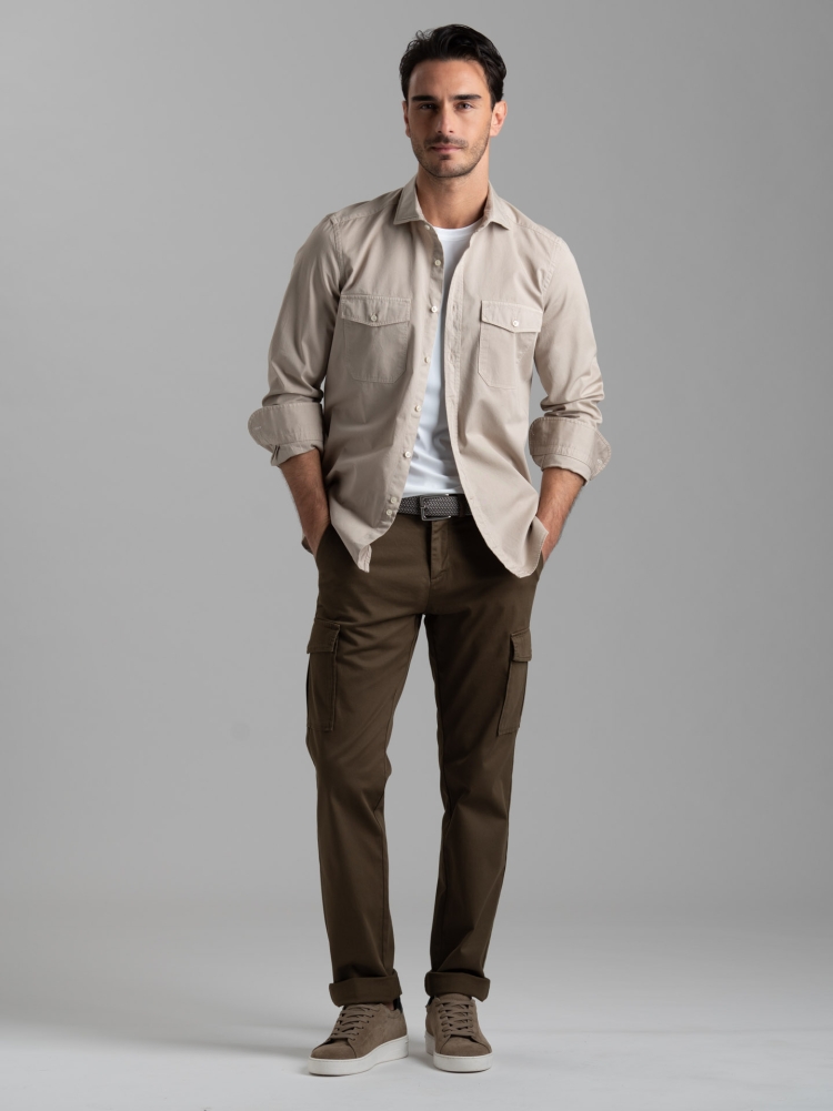 Camicia uomo slim in tessuto twill tinto capo