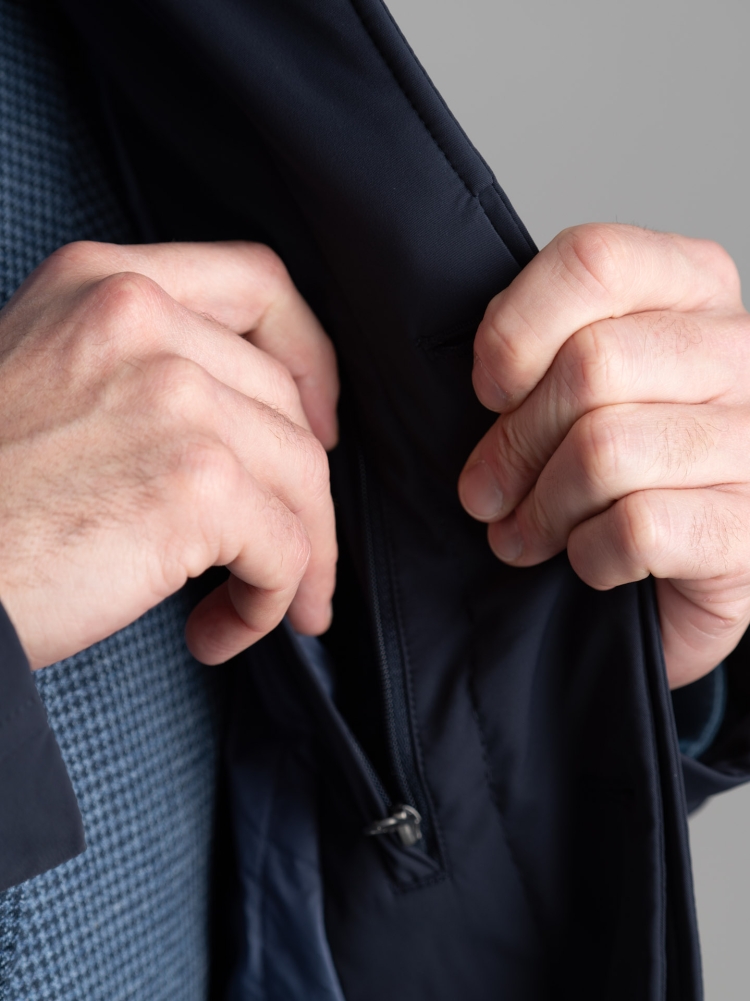 Spolverino uomo in twill tecnico con abbottonatura coperta