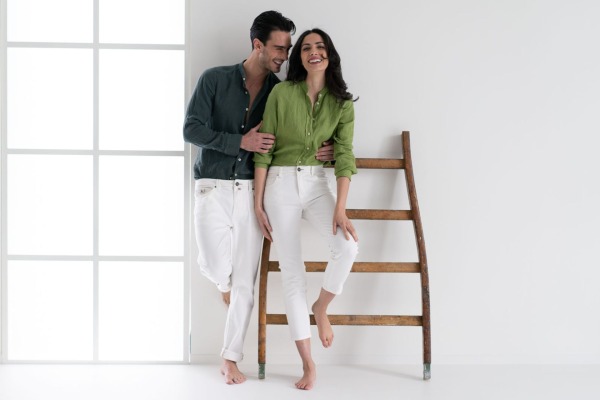 Come indossare la camicia di lino? I consigli per lui e per lei 