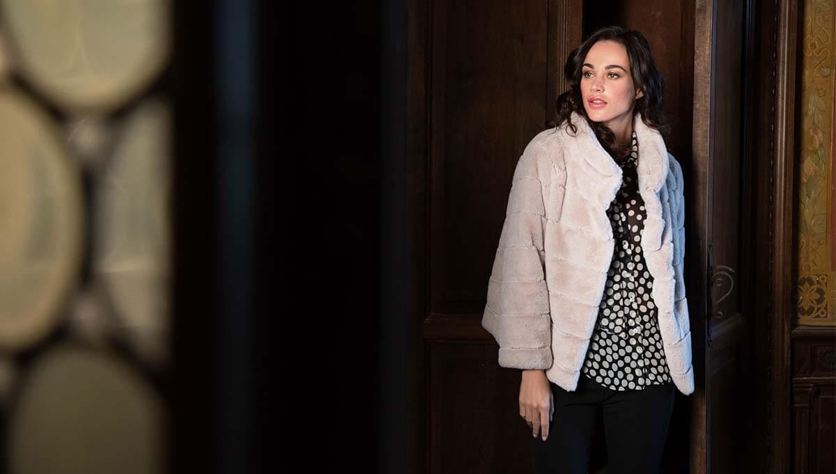 Cosa mettere sotto una camicia trasparente? Vedo-non vedo, ma con stile!