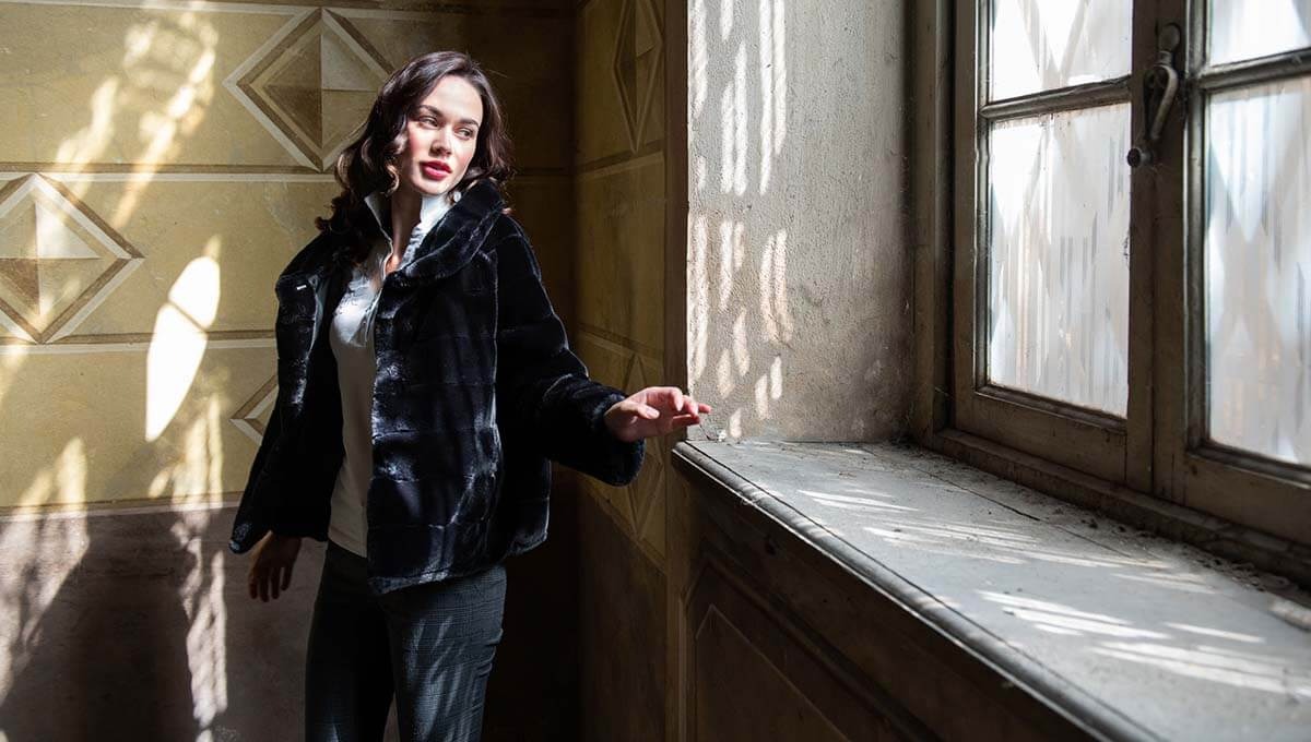 Come indossare la pelliccia corta? Scopri tutti gli outfit 