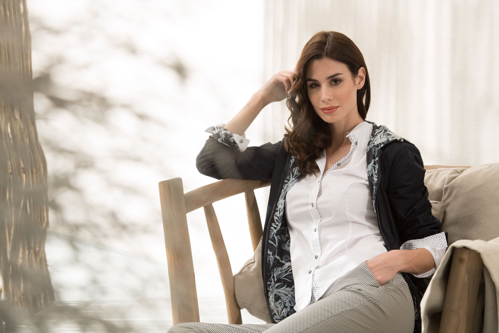 Outfit con la camicia bianca: la guida per il guardaroba primaverile di lei