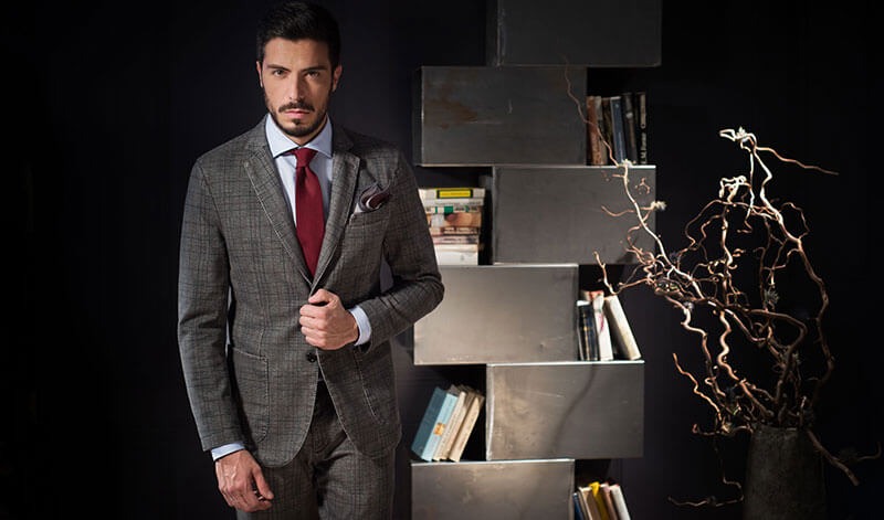 Come scegliere il giusto abbigliamento business uomo