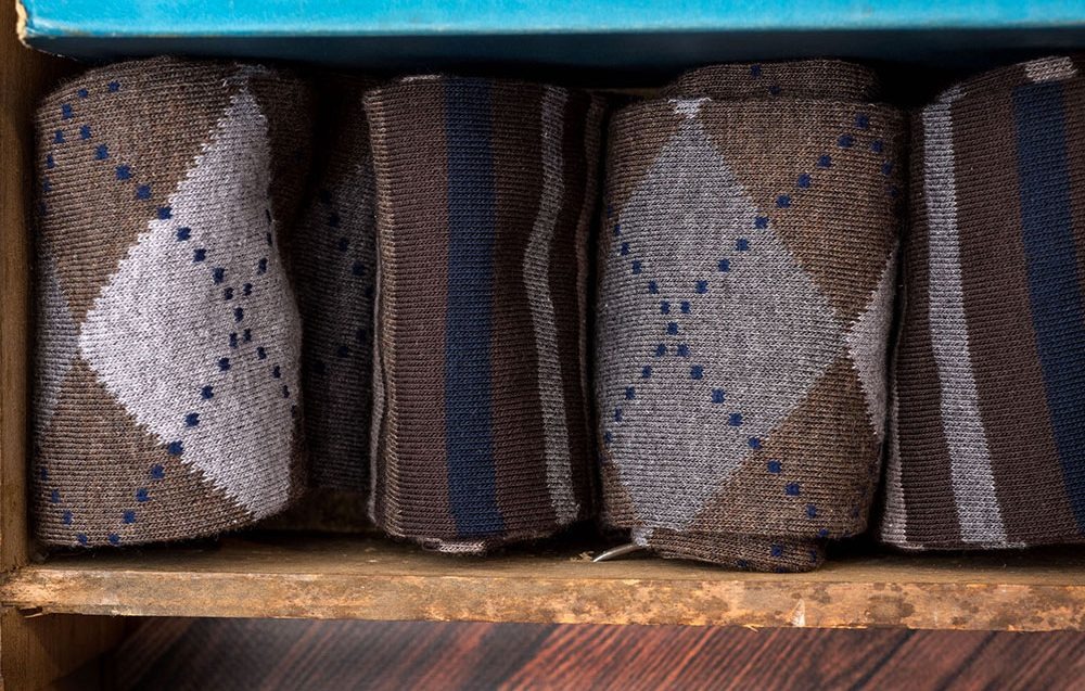 Come abbinare le calze da uomo: le regole di stile del gentleman